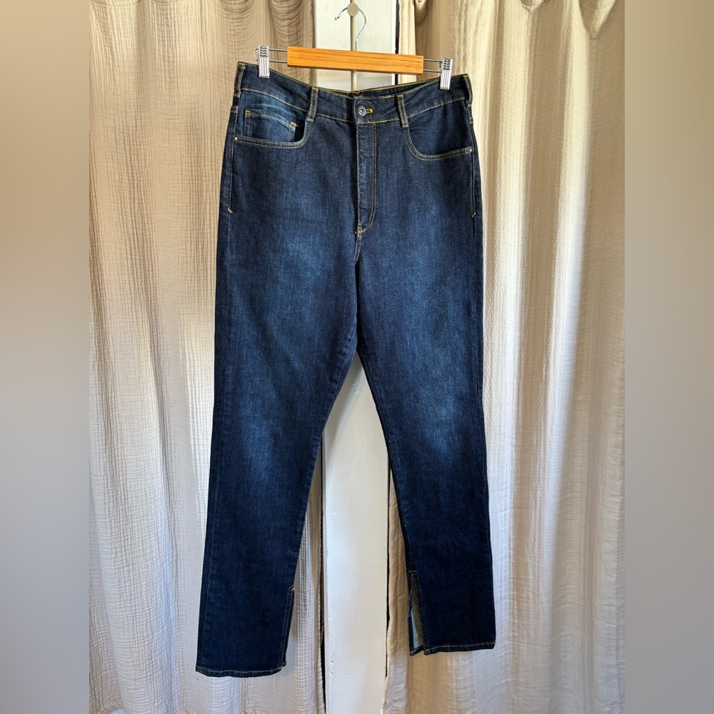 Like new Pilcro The Split Straight Jean- 31